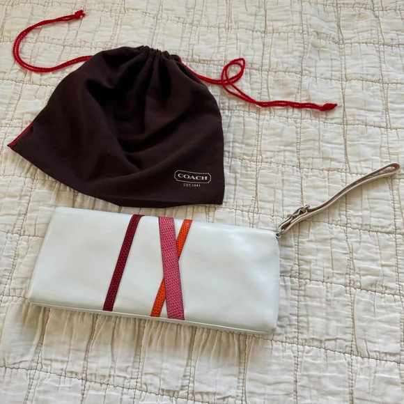 RARE Coach Wristlet Made From Exotic Genuine Lizard and Lamb Nappa - Picture 3 of 11